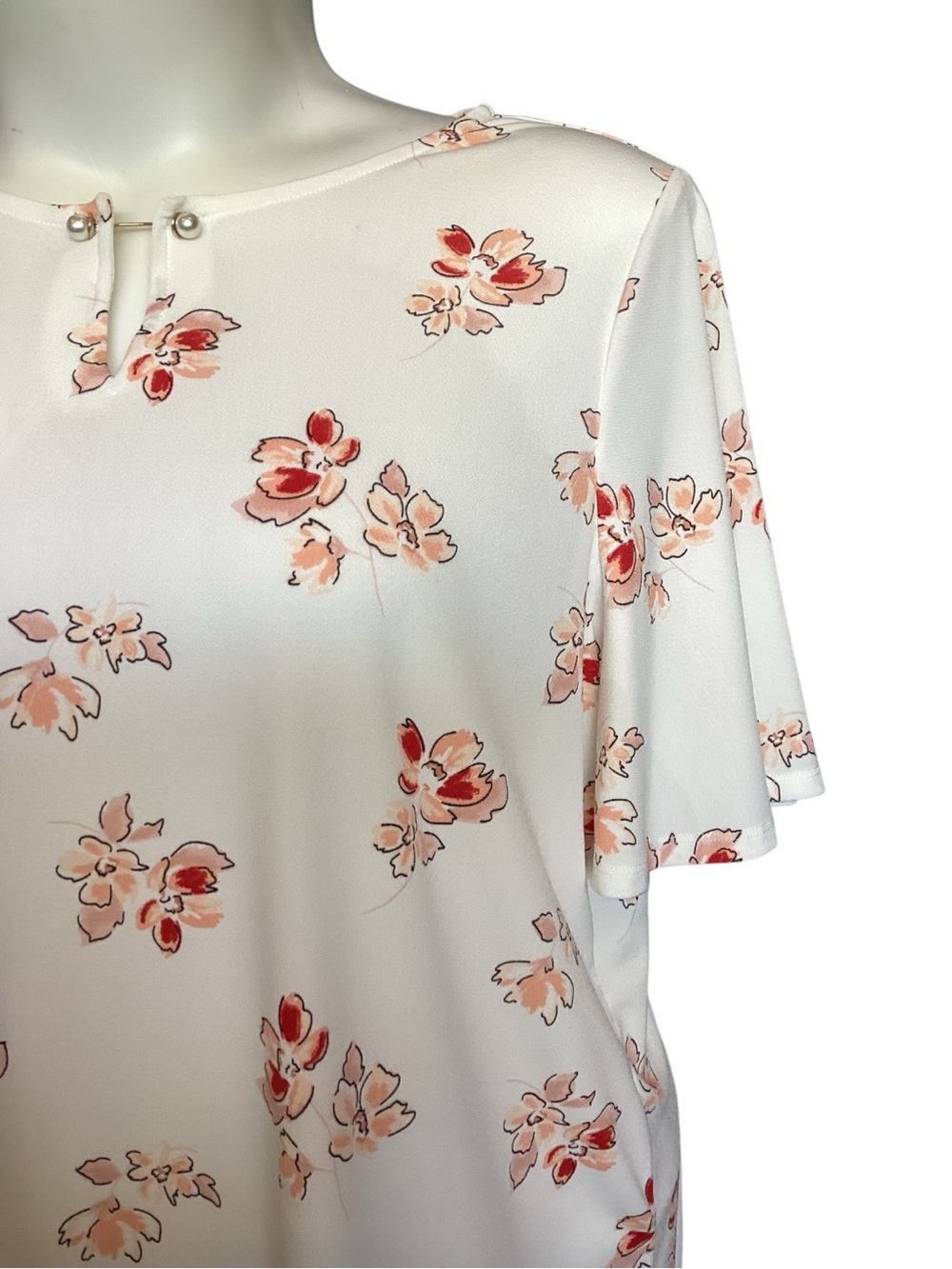 Liz Claiborne Cream Floral Keyhole Flutter Sleeve Top - Picture 7 of 9